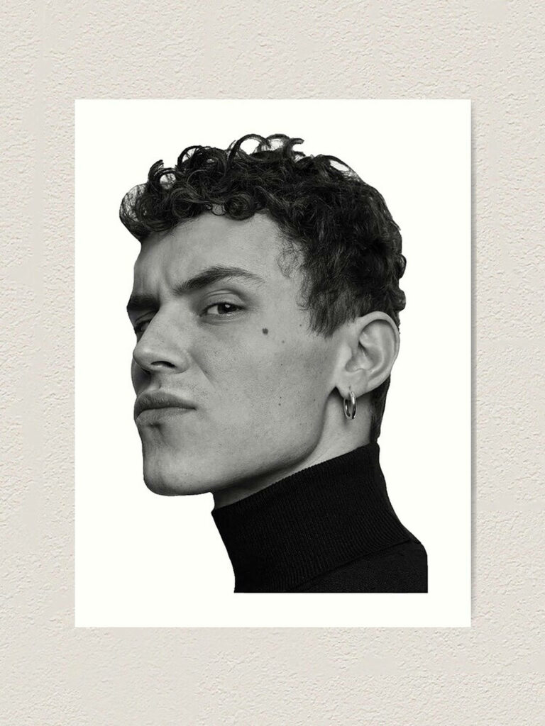 Monochrome digital portrait of Arón Piper with intense gaze detailed shading and sharp contrast wallpaper