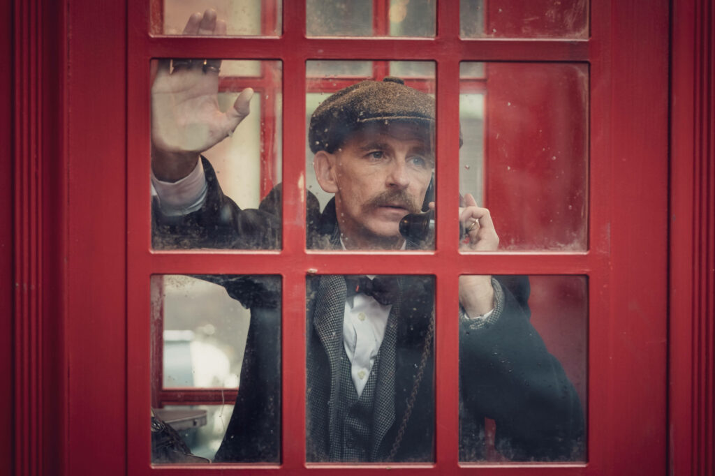 Arthur Shelby's Enclosed Haven: A Stylish Tribute to Peaky Blinders Wallpaper