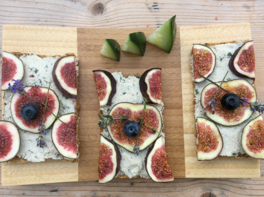 Artisanal Sandwich Wallpaper: Fresh Figs, Blueberries & Rustic Charm