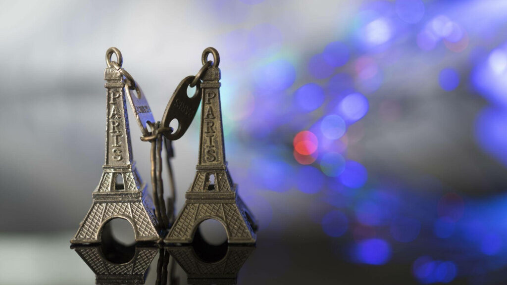 Serene Eiffel Tower Keychains with Colorful Bokeh Wallpaper