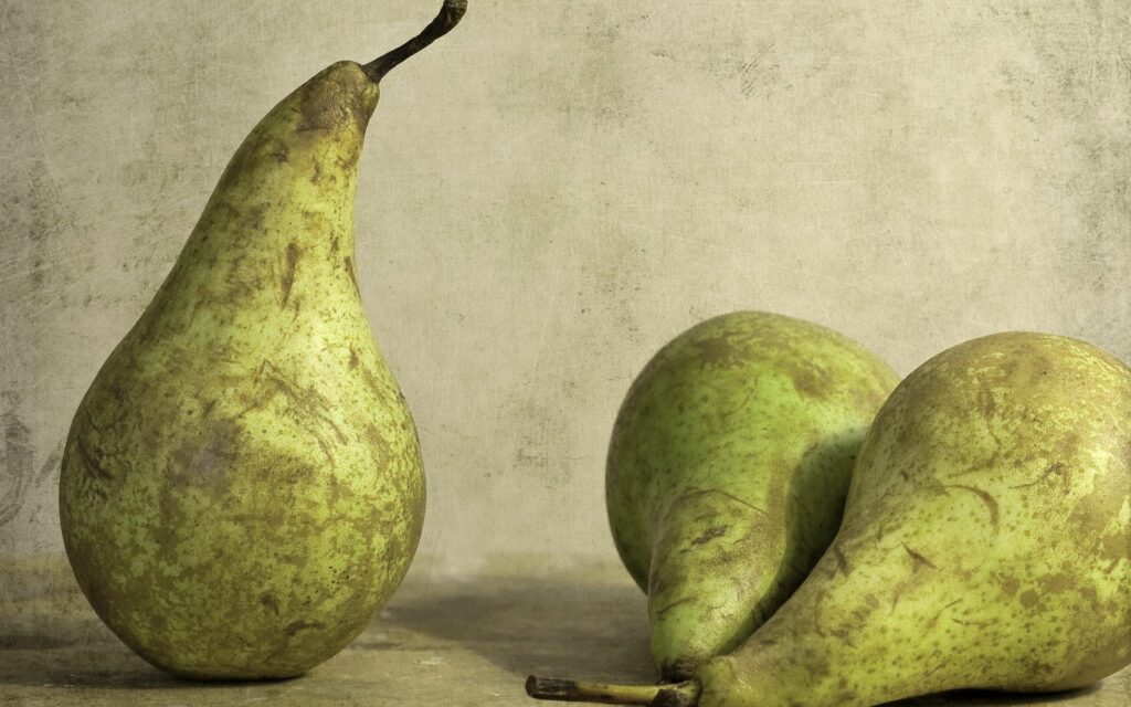 Rustic Green Pears Wallpaper Background: Artistic Texture & Color