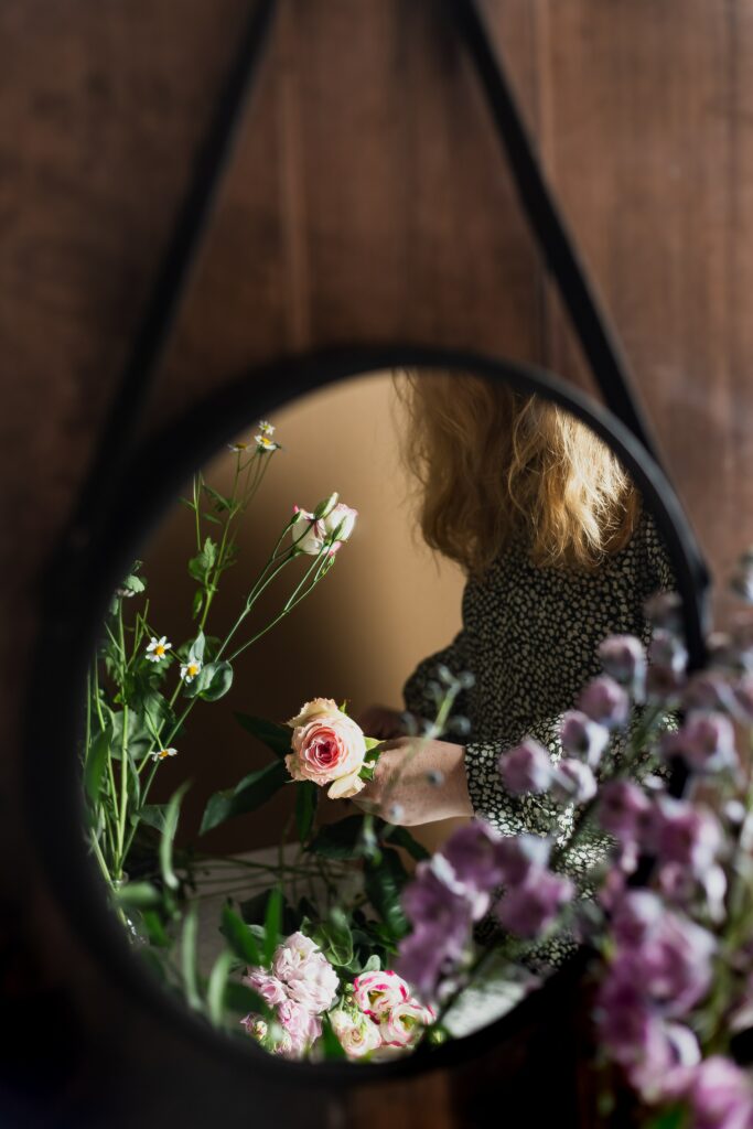 Serene Floral Wallpaper with Reflective Mirror & Soft Blooms