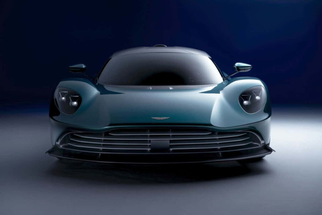 Sleek Aston Martin DB9 Wallpaper: Elegance & Luxury Design