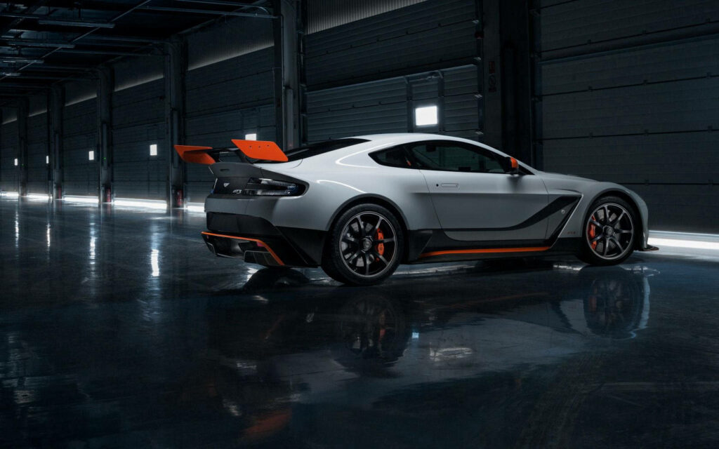 Aston Martin Vantage GT3 Wallpaper: Sleek Design & Sporty Aesthetic