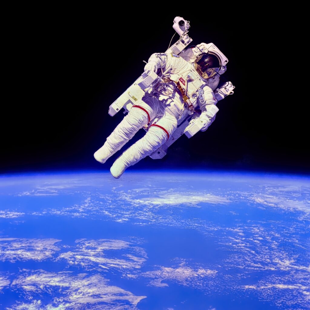 Stunning Astronaut Wallpaper: Weightlessness Above Earth’s Curvature