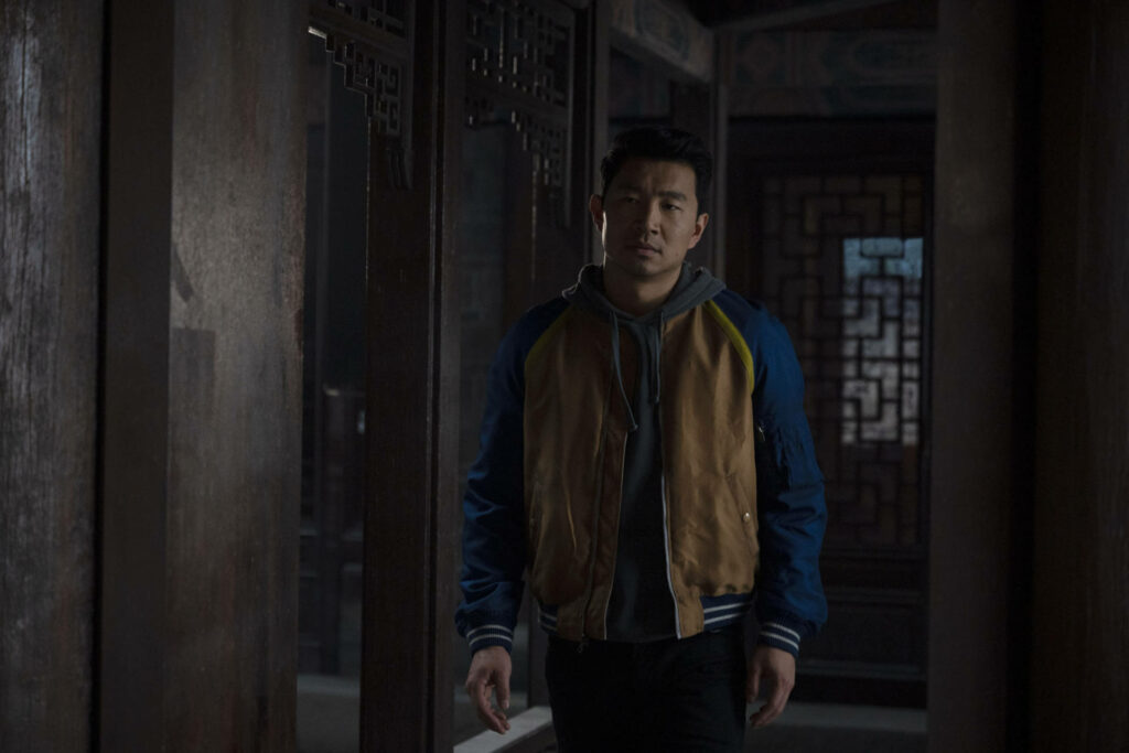Moody Shang-Chi Wallpaper: Intricate Hallway Scene | Ten Rings