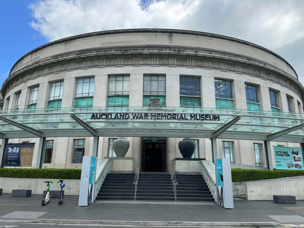 Auckland War Memorial Museum exterior neoclassical architecture under partly cloudy sky wallpaper