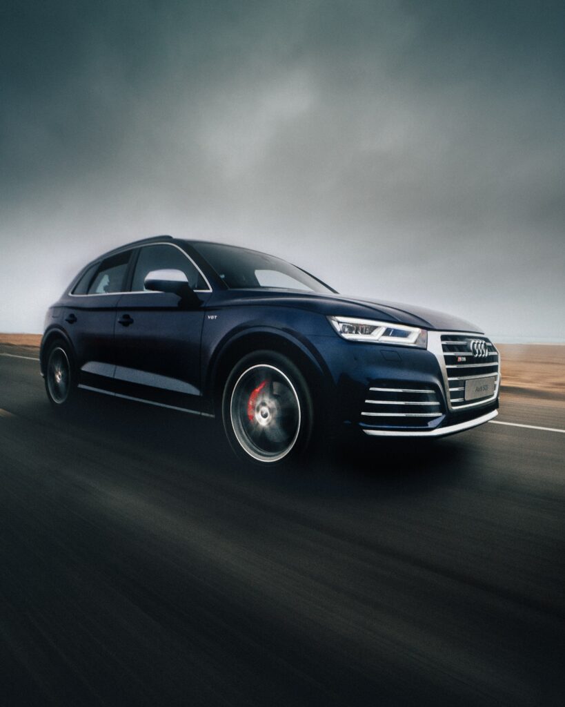 Dynamic Audi SQ5 Wallpaper: Speed & Performance on an Open Road
