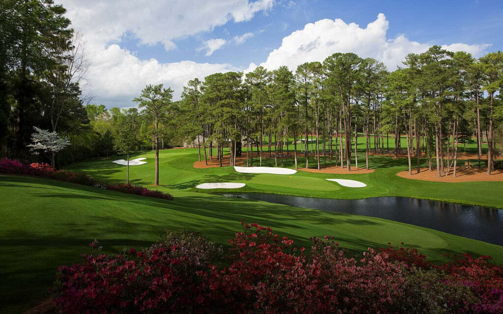 Augusta National Golf Course lush fairways vibrant azaleas pine trees serene water features Wallpaper