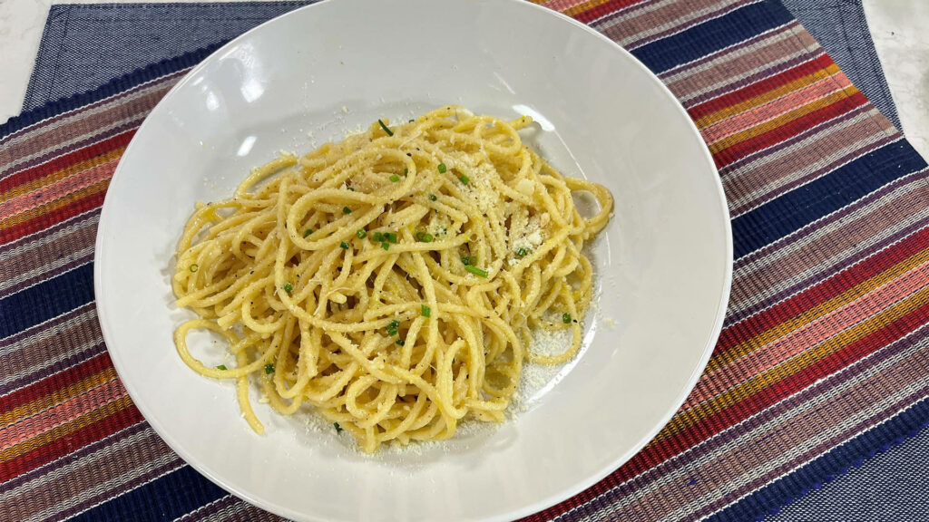 Authentic Cacio e Pepe Pasta Wallpaper: Creamy Italian Delight