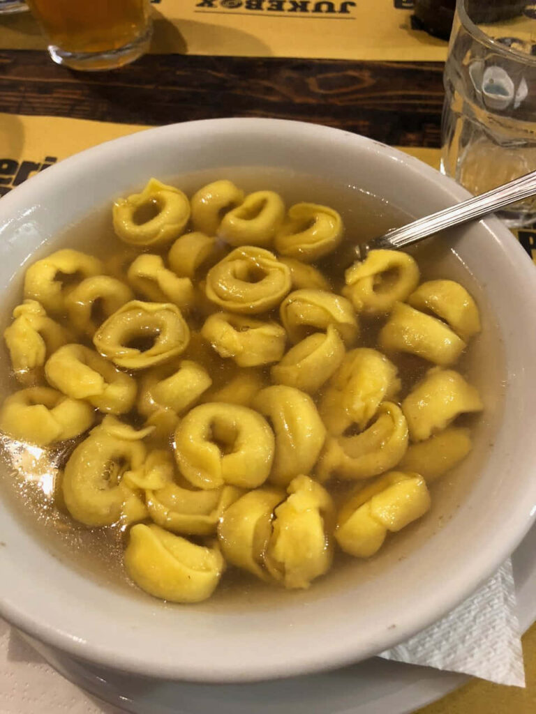 Authentic Tortellini In Brodo - Warm Restaurant Wallpaper Background