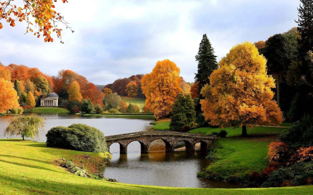 A Serene Autumn Getaway: Stunning Stourhead Countryside Wallpaper