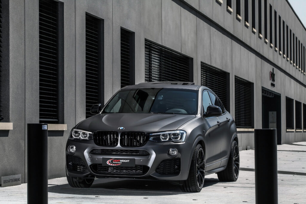 BMW X4 F26 Matte Wallpaper - Sleek Urban View 4096x2731