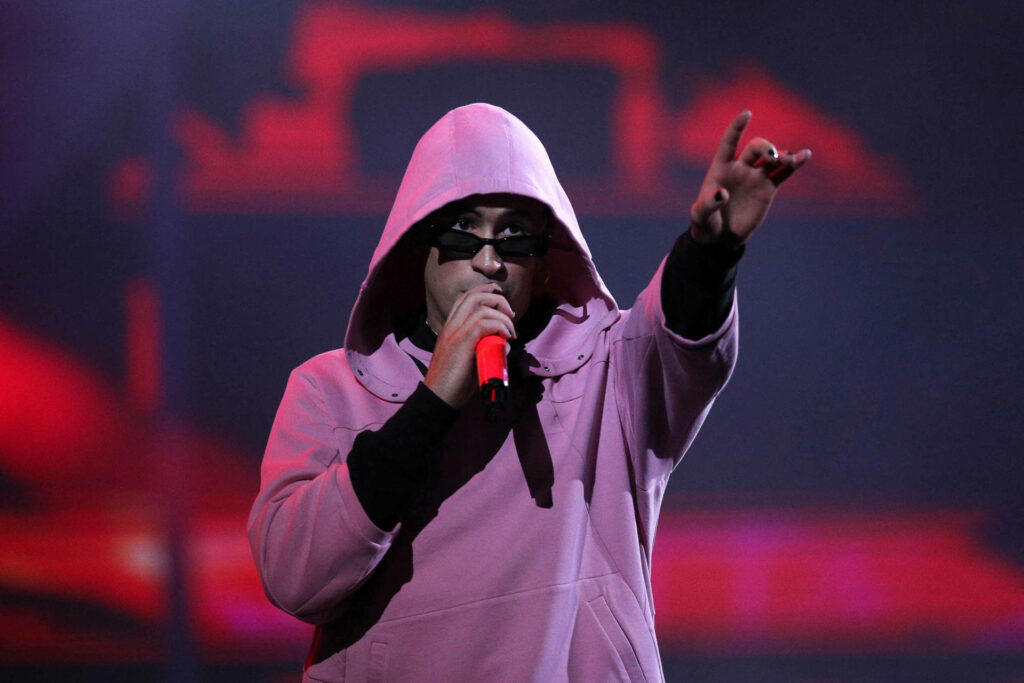 Purple Passion: Bad Bunny's Candid Mic Moment Wallpaper