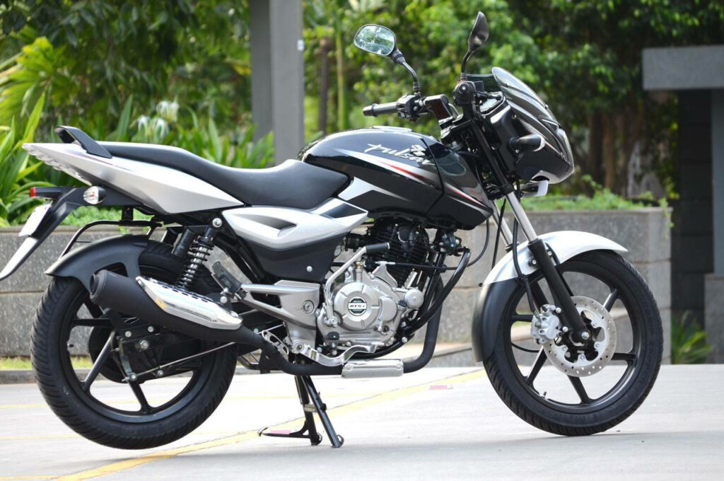 Bajaj Pulsar 150 Wallpaper: Sleek Design in Serene Outdoor Setting