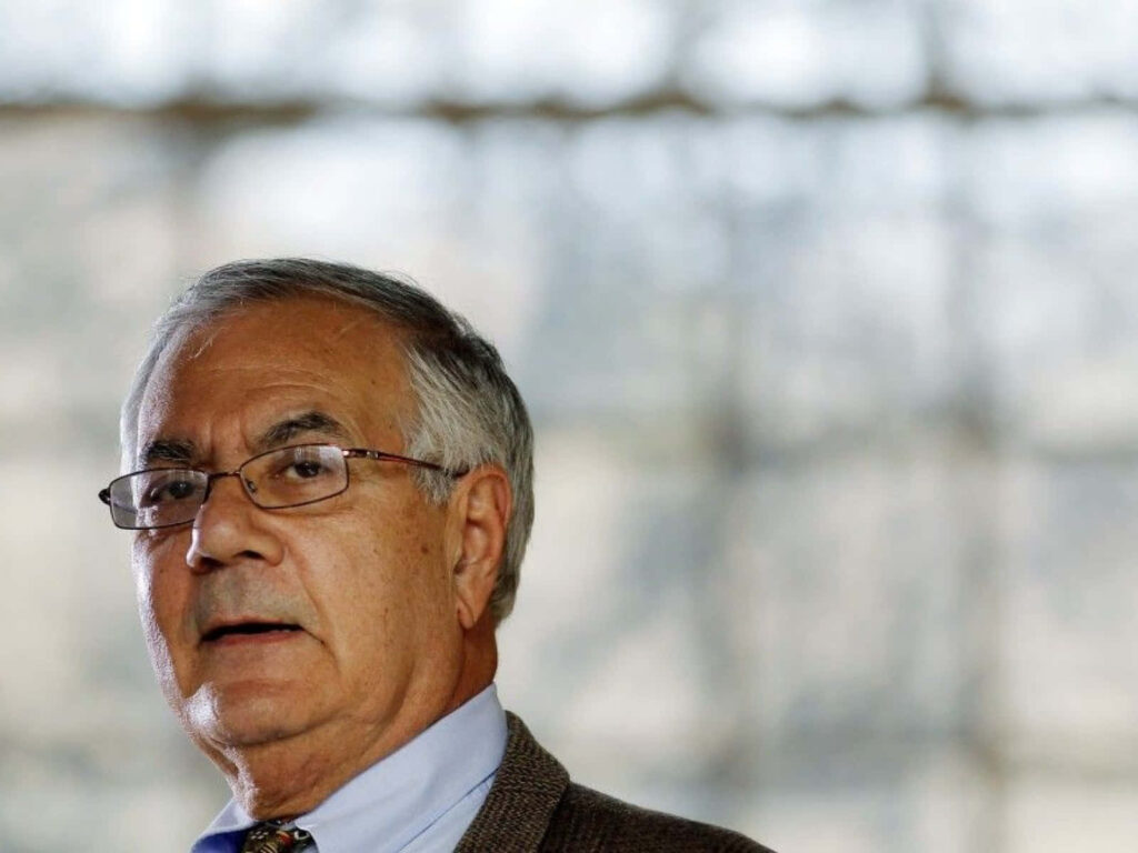 Veteran American politician Barney Frank in thoughtful pose with soft natural light background Wallpaper