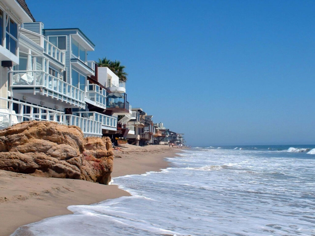 Modern Beachfront Houses Wallpaper: Serene Coastal Scene Background