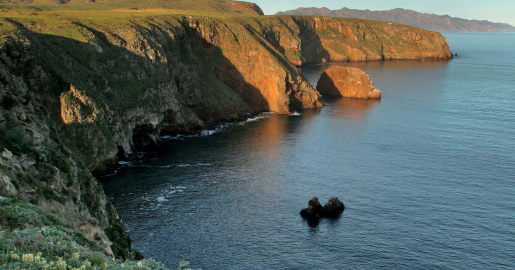 California Island Wallpaper: Pristine Beaches & Dramatic Cliffs at Sunset