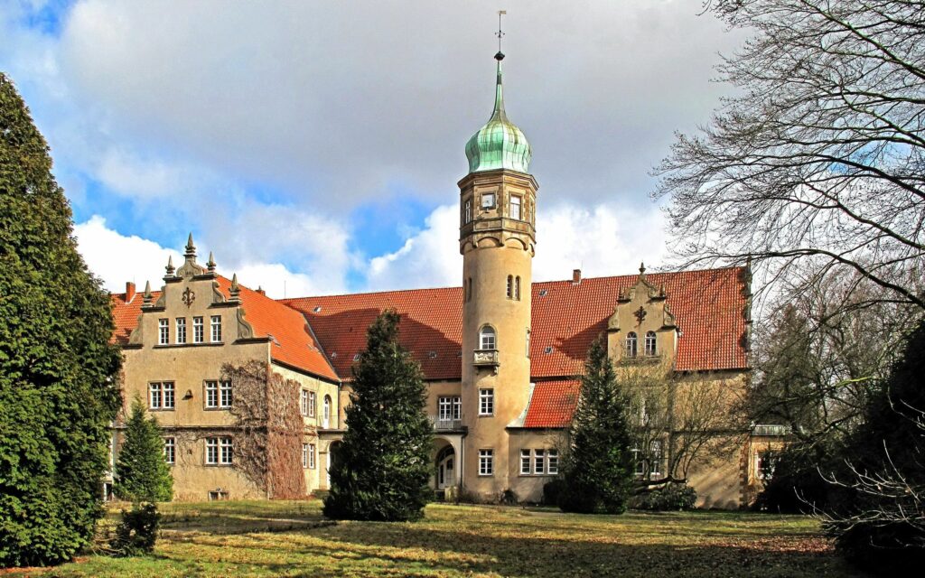 Stunning Castle Fortress Wallpaper: Classic German Architecture