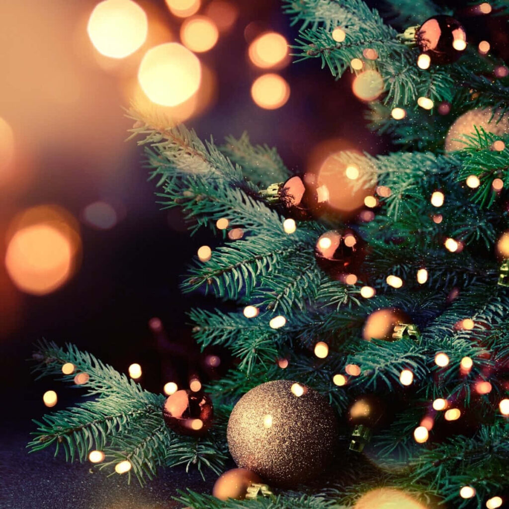 Cozy Christmas Tree Wallpaper: Close-Up of Decorated Elegance