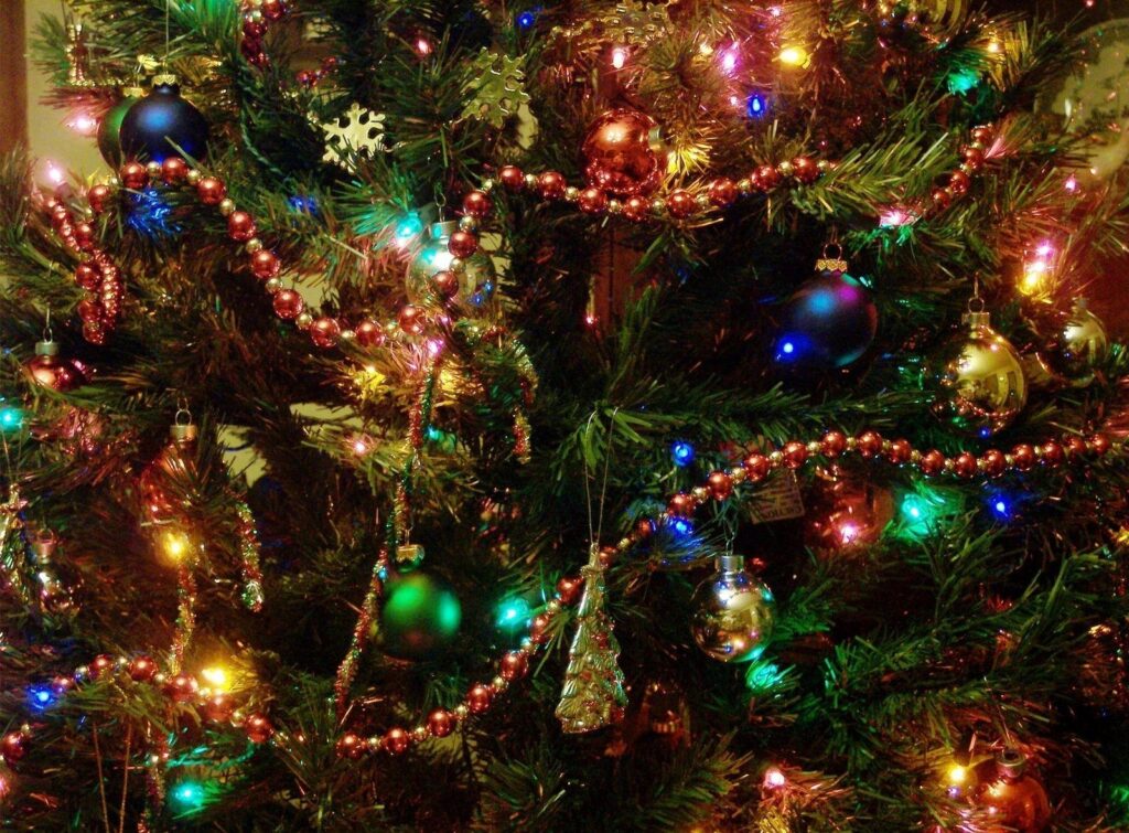 Festive Christmas Tree Wallpaper: Colorful Ornaments & Lights