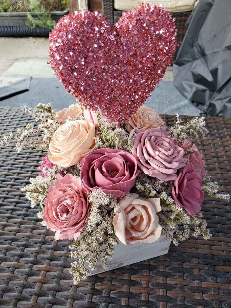 Romantic Floral Wallpaper with Pink Roses & Heart Design