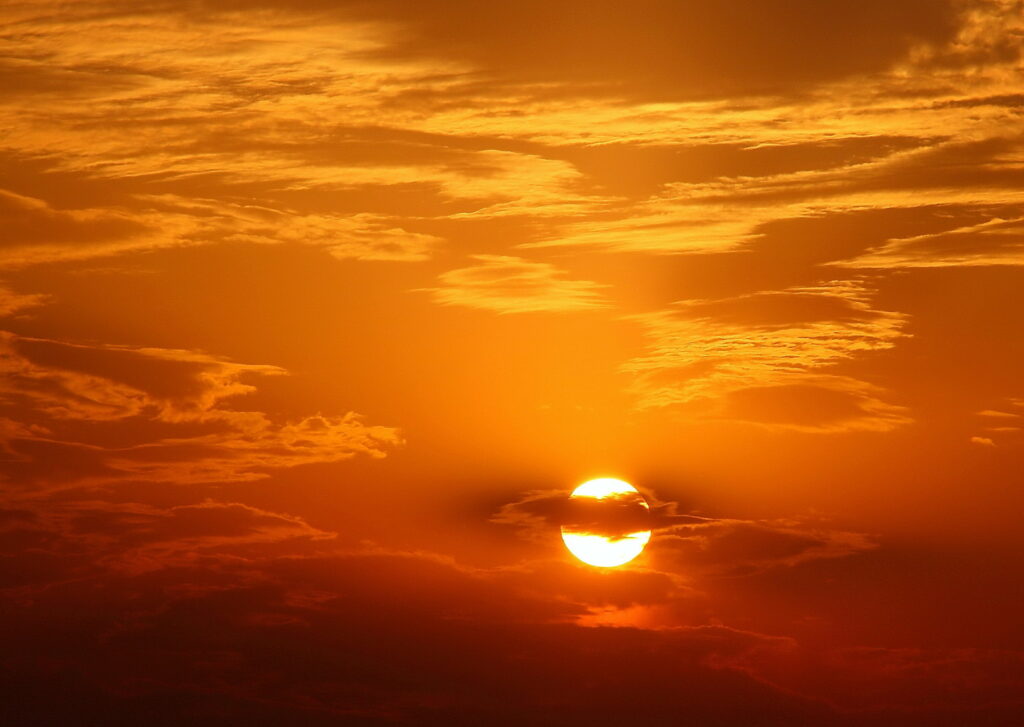 Stunning Sunset HD Wallpaper: Golden Sun & Wispy Clouds Background