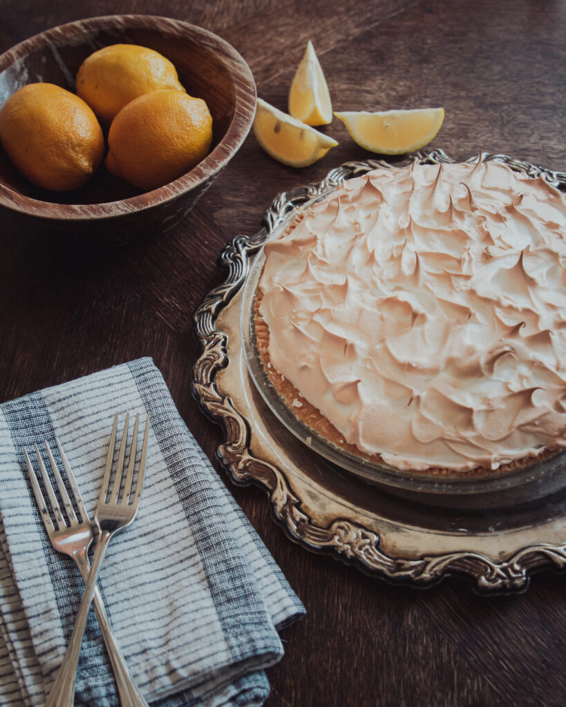 Lemon Pie Wallpaper: Fresh Citrus & Textured Meringue Delight