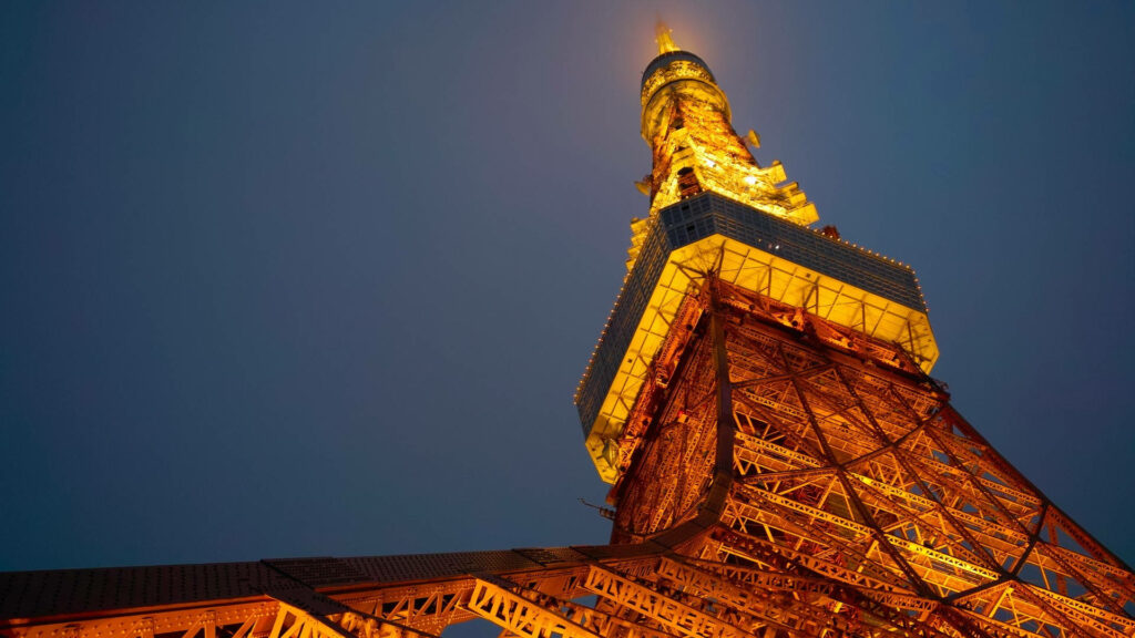 Stunning Tokyo Tower Wallpaper: Illuminated Design at Dusk