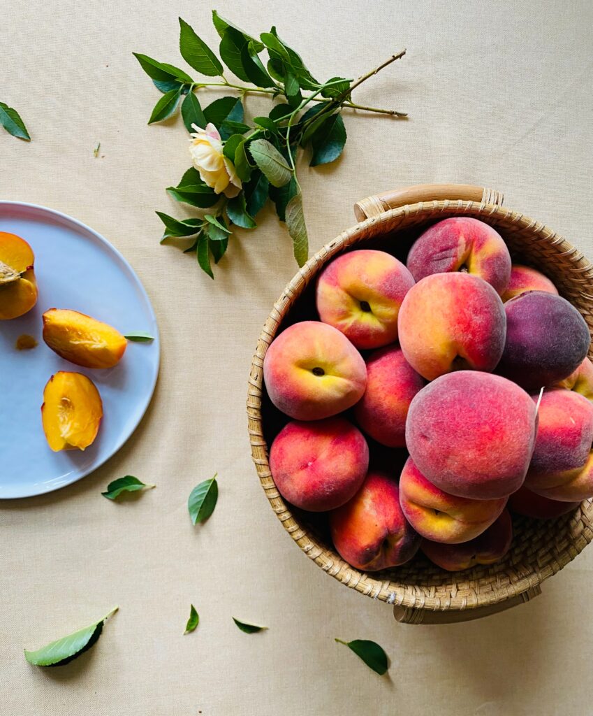 Beautiful Peach Wallpaper: Basket, Slices & Rose on Soft Background