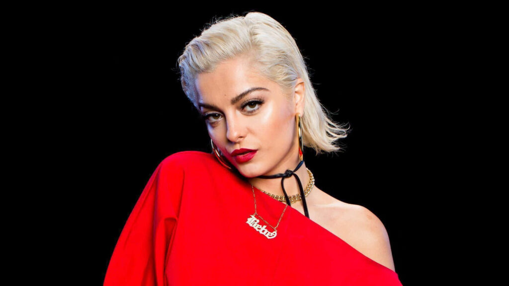 Bebe Rexha: Captivating Black Outfit Live Performance Wallpaper