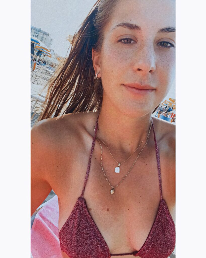 Belinda Bencic sunlit beach selfie maroon bikini top relaxed natural moment by the sea wallpaper