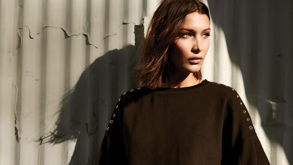 Bella Hadid's Stylish Wallpaper: Captivating Charm & Stunning Features