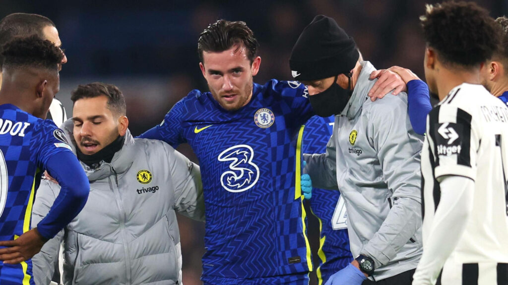 Ben Chilwell leading Chelsea team huddle with teammates staff showing unity focus on pitch wallpaper