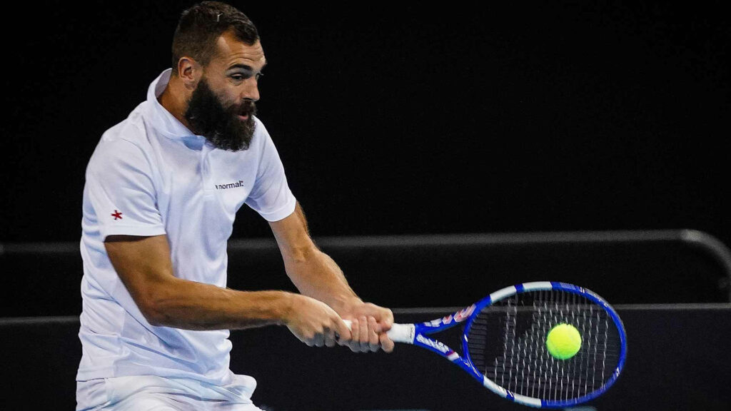 Benoît Paire intense focus returning shot during high stakes tennis match dynamic athleticism Wallpaper