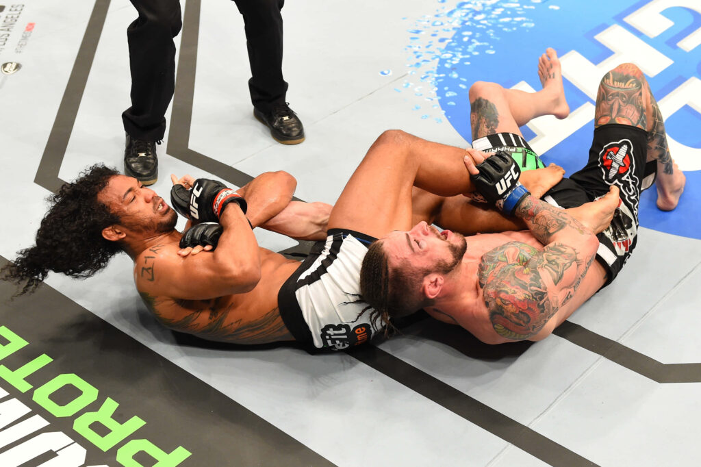 Benson Henderson applies submission hold on Brandon Thatch UFC Fight Night 60 intense fight Wallpaper