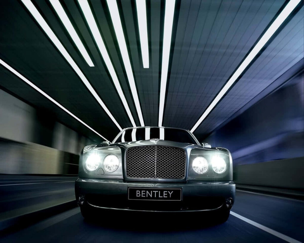 The Luxurious Bentley Arnage Gracefully Perfecting the Urban Landscape Wallpaper