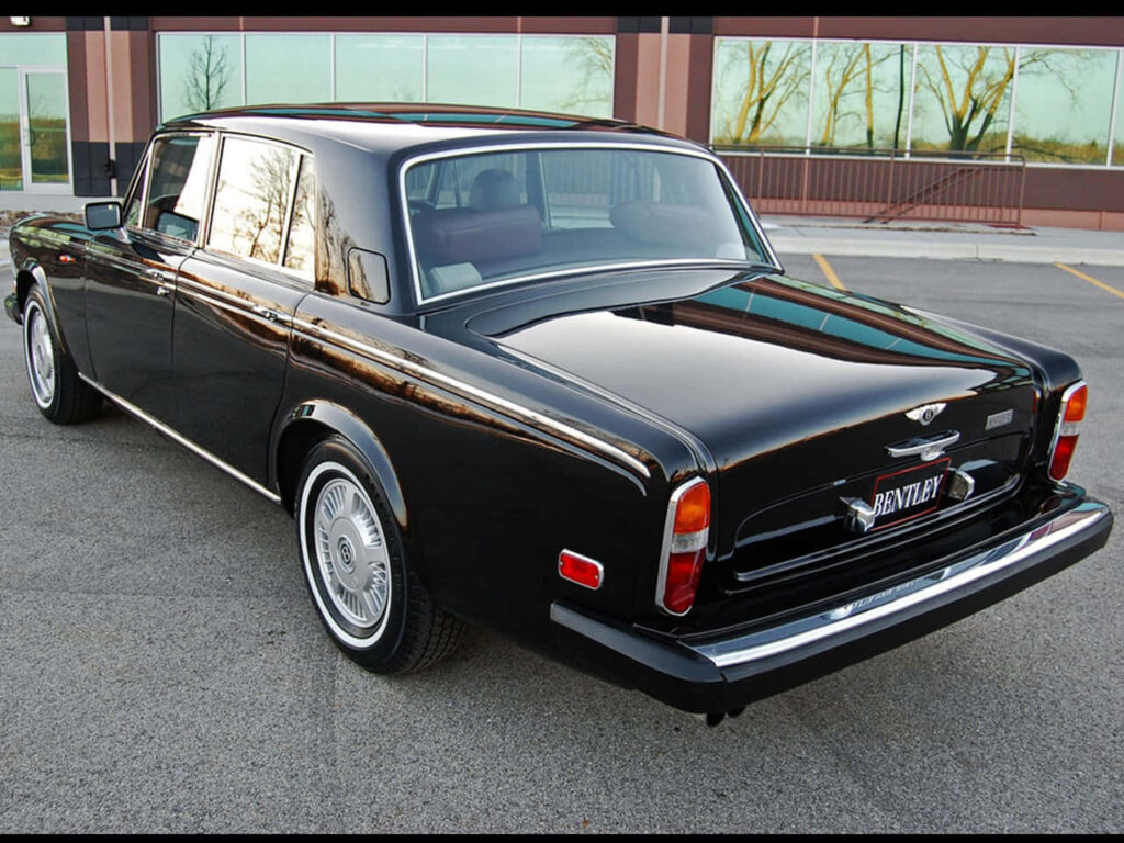 Luxury Redefined: The Stunning Bentley T2 Exudes Timeless Elegance and Unmatched Craftsmanship Wallpaper