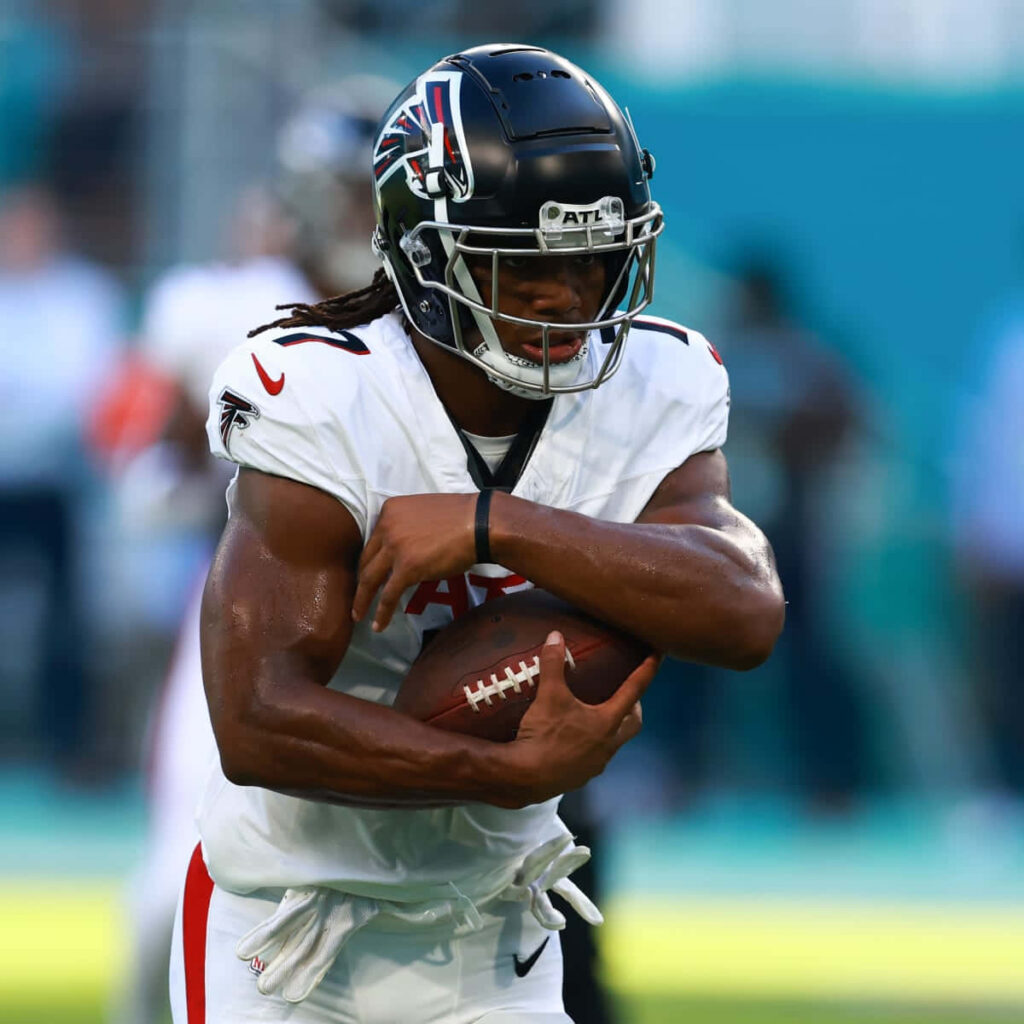 Bijan Robinson Atlanta Falcons running back in action dynamic football wallpaper background