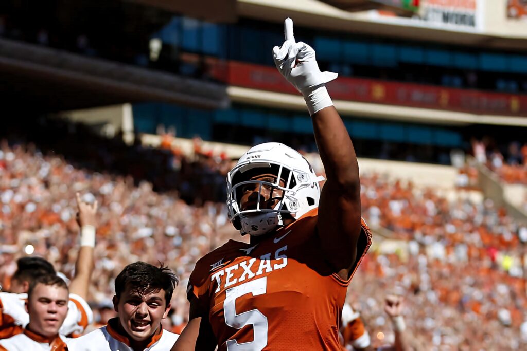 Bijan Robinson Texas Football touchdown celebration raising finger in front of cheering crowd Wallpaper
