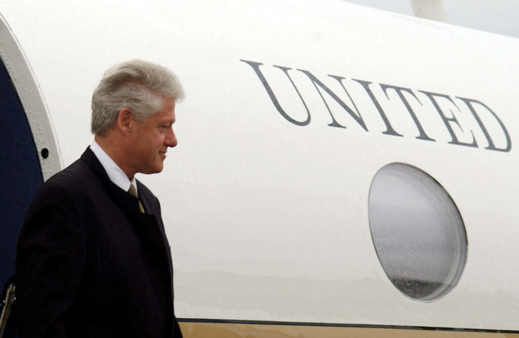 Bill Clinton exiting Air Force One with United Air Force One letters historic presidential arrival Wallpaper