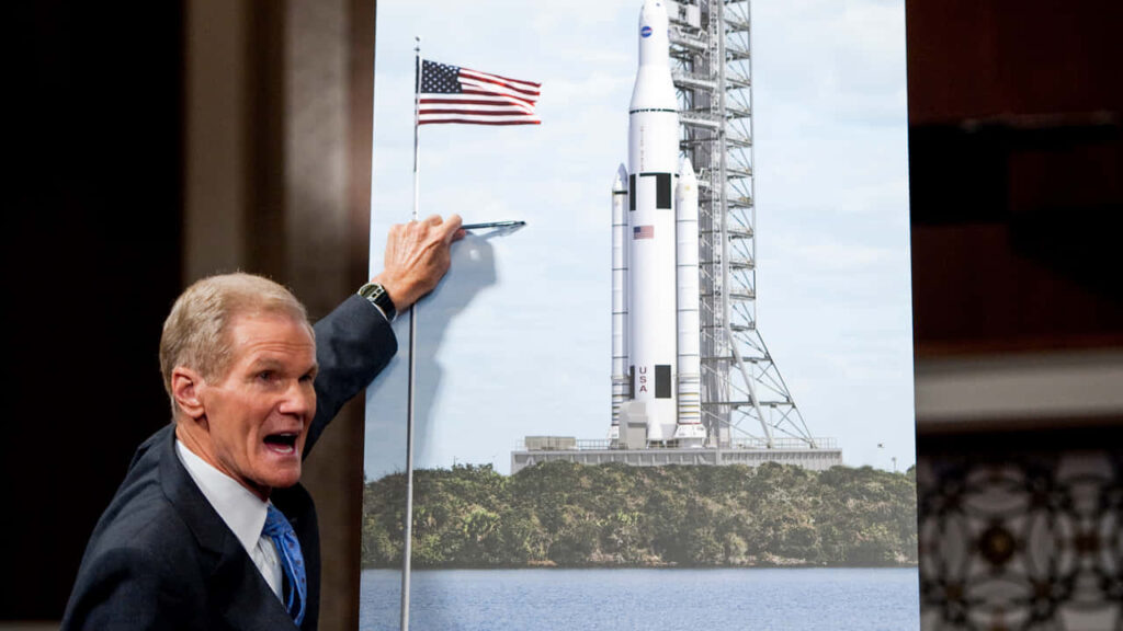 Bill Nelson Showcases NASA Rocket Model: Space Exploration Advances Wallpaper
