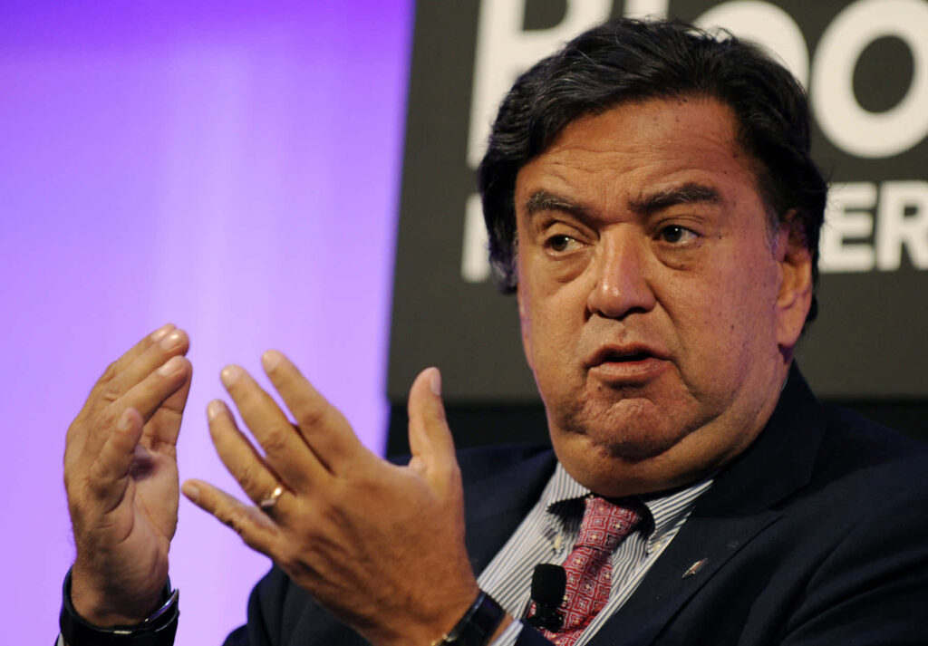 Bill Richardson in serious discussion with focused expression and hand gestures professional setting Wallpaper
