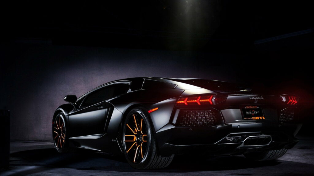 Sleek and Speedy: Lamborghini's Alluring Black Beauty Captured in HD Wallpaper