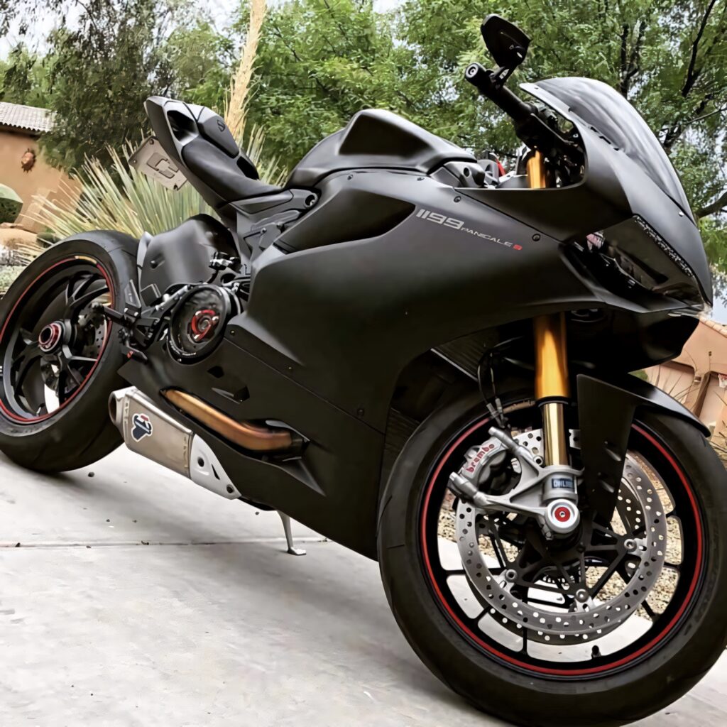 Black High-Performance Motorcycle Wallpaper: Sleek & Sporty Design