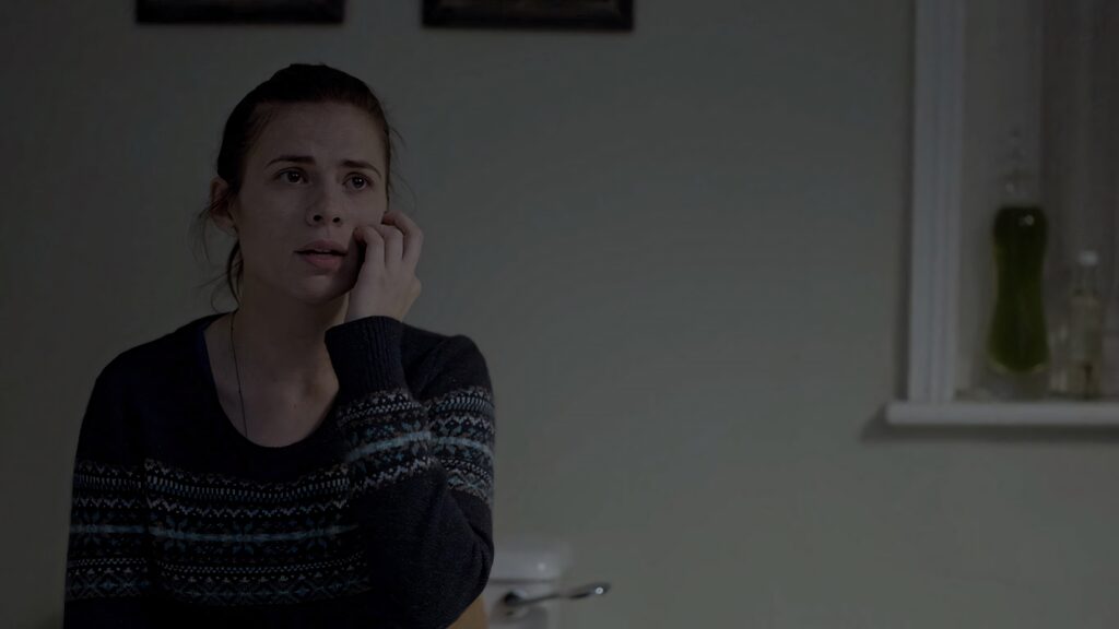 Dramatic Black Mirror Wallpaper: Terrified Girl in Dimly Lit Room