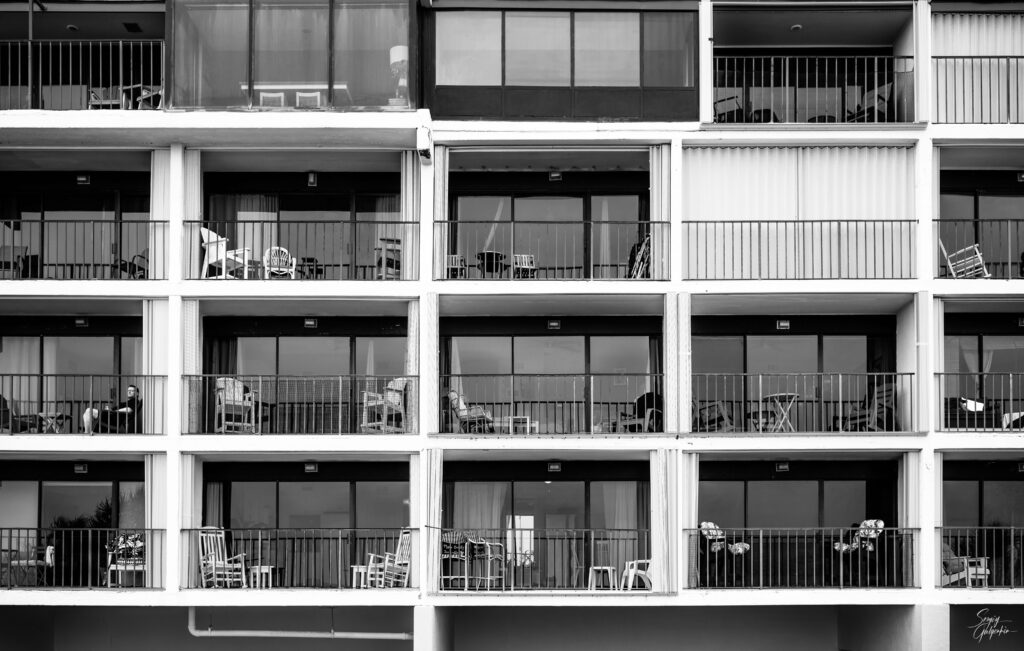 Black and White Wallpaper: Symmetrical Balconies Pattern Background