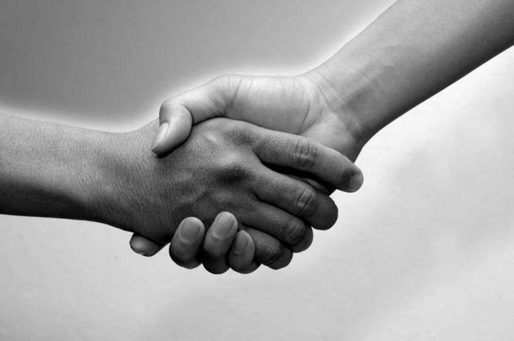 Symbolic Handshake Wallpaper: Unity & Partnership in Black and White