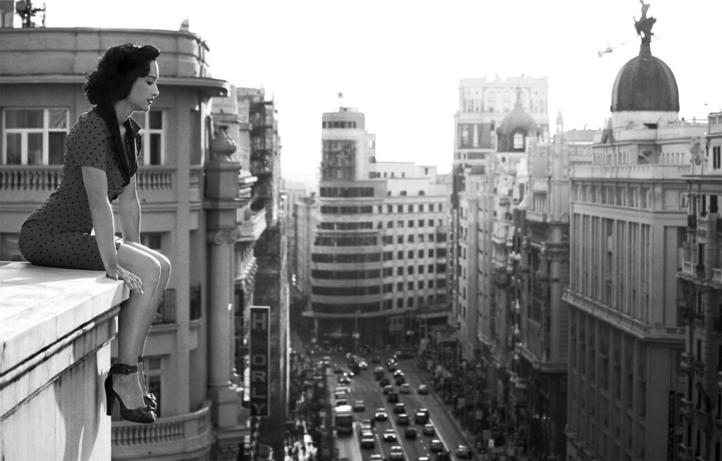 Girl on Rooftop: Black & White Cityscape Wallpaper for Adventure
