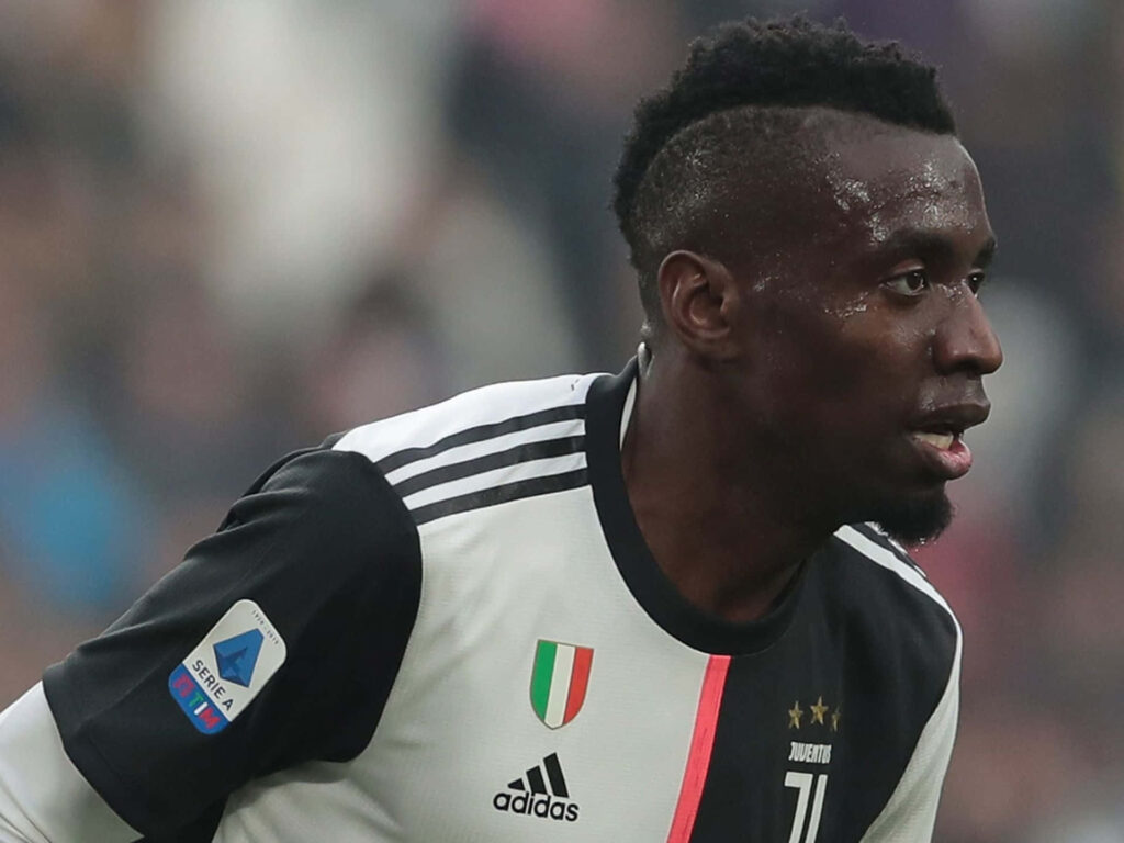 Juventus midfielder Blaise Matuidi in black and white jersey focused during soccer match action Wallpaper